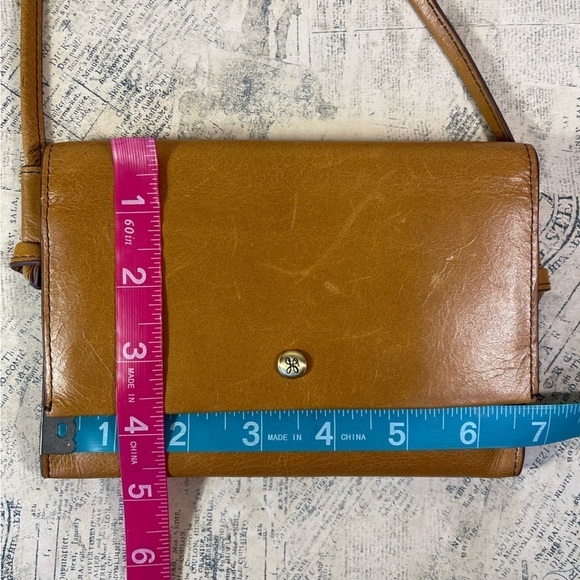 HOBO Bemuse Leather Compact Crossbody Bag - Picture 14 of 16